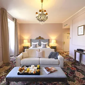 Grand Henri - Les Collectionneurs Hotel